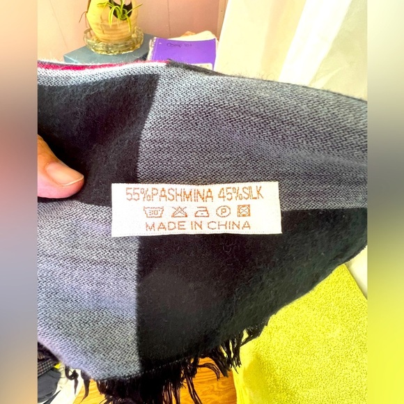 Pashmina & Silk Blend Geometrical Scarf Black/Gray/Red 64"x13" - Picture 1 of 4